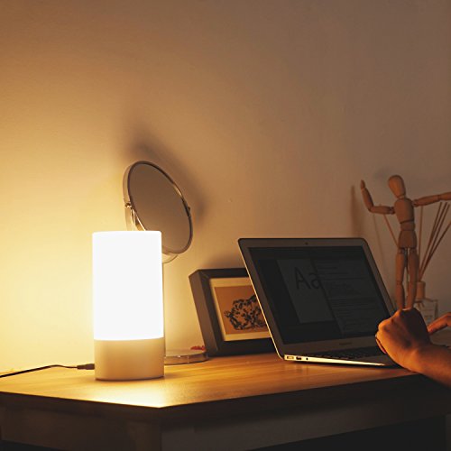 AUKEY Lampada Notturna LED, 3 Luminosità di Luce Calda+ Luce Muliticolore Regolabile RGB Lampada da Comodino con Panello di Controllo Tattile a 360 Gradi per Casa o Ufficio - 4